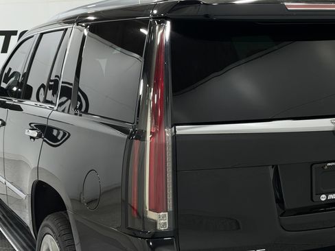 Used 2020 Cadillac Escalade Premium Luxury AWD/4WD image 35