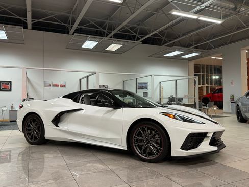 Used 2024 Chevrolet Corvette Stingray Premium Conv w/ Z51 Performance Package image 8