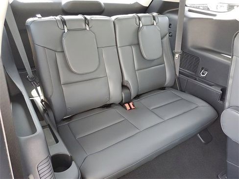 Used 2025 Ford Explorer Active w/ Active Comfort Package image 17