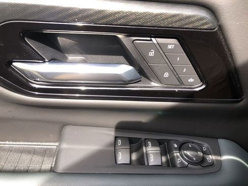 Used 2025 GMC Yukon AT4 w/ AT4 Premium Plus Package AWD/4WD image 23
