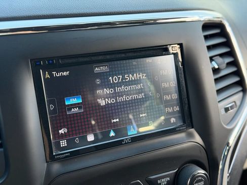 Used 2018 Jeep Grand Cherokee Limited AWD/4WD image 14