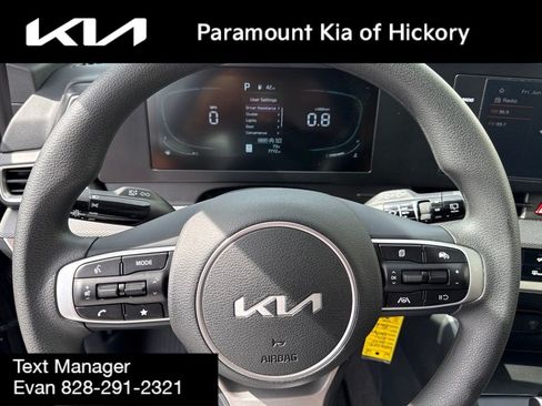 Used 2025 Kia Sportage LX FWD image 30