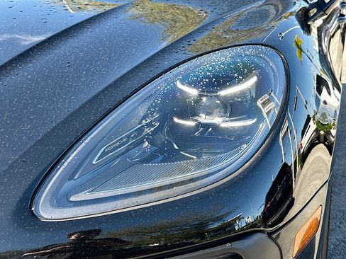 Used 2022 Porsche Macan image 32
