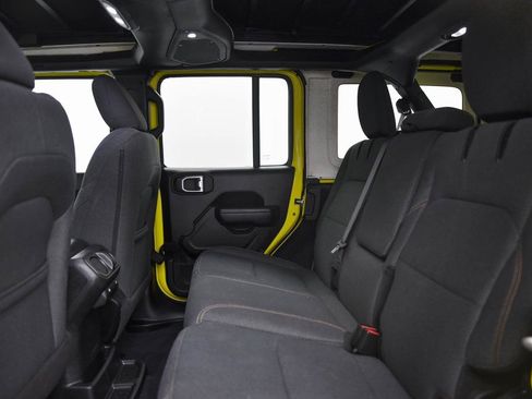 Used 2024 Jeep Wrangler Unlimited image 11