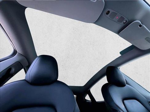 Used 2022 Tesla Model Y Performance image 17