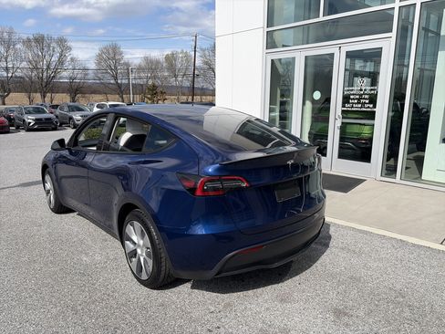 Used 2022 Tesla Model Y Long Range AWD/4WD image 6