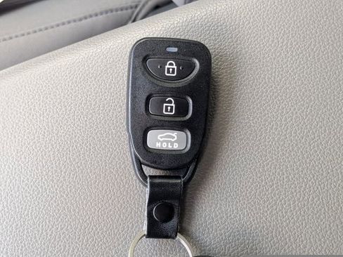 Used 2017 Hyundai Elantra SE FWD image 27
