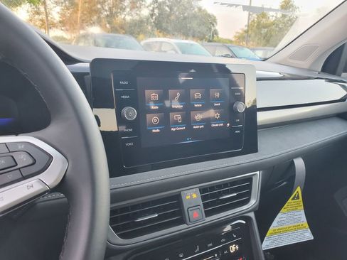 New 2026 Volkswagen Taos SE FWD image 9