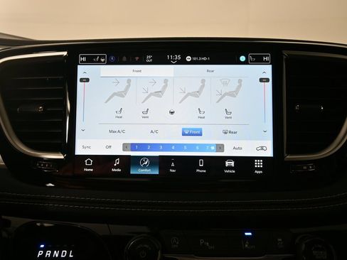 New 2026 Chrysler Pacifica Limited image 29