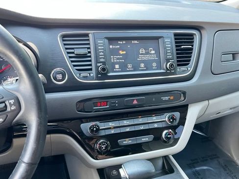 Used 2017 Kia Sedona LX w/ LX Essentials Premium Package FWD image 27