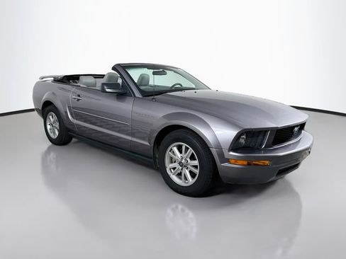 Used 2006 Ford Mustang Convertible RWD image 9