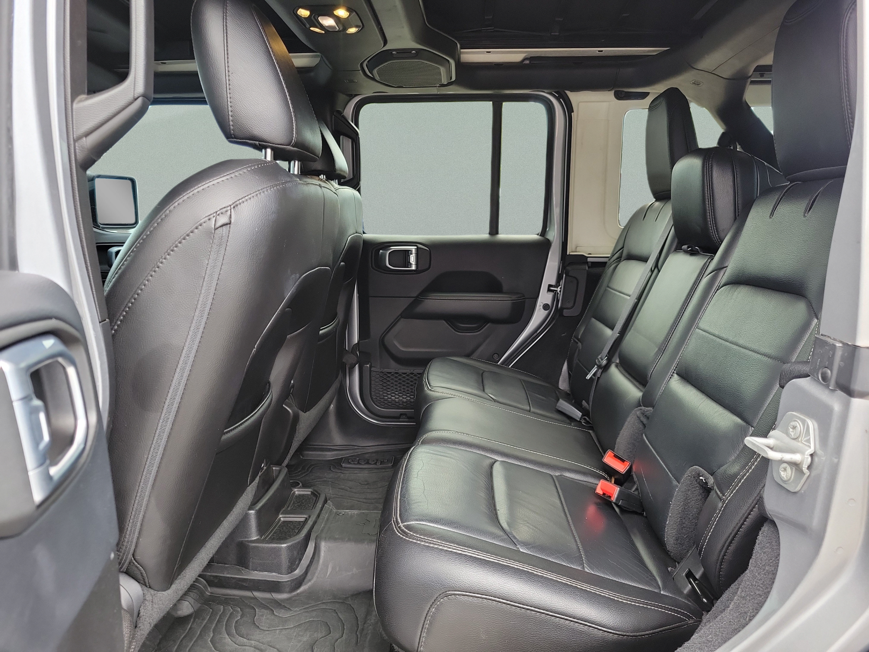 Used 2019 Jeep Wrangler Unlimited Sahara AWD/4WD image 9