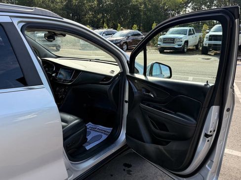 Used 2018 Buick Encore Essence FWD image 15