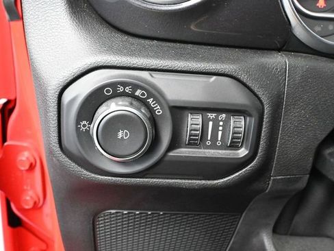 Used 2021 Jeep Wrangler Unlimited Sahara image 32