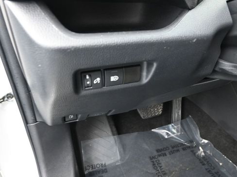 Used 2024 Toyota RAV4 LE AWD/4WD image 22