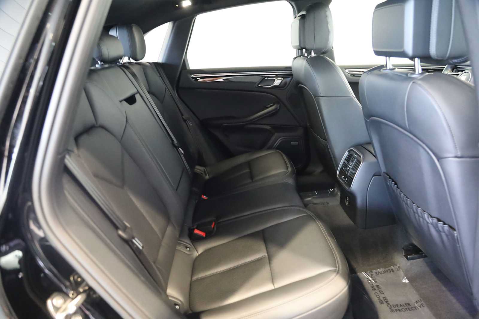 Used 2025 Porsche Macan AWD/4WD image 14