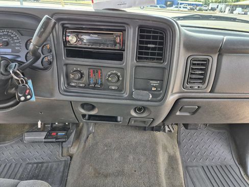 Used 2004 Chevrolet Silverado 2500 LS image 19