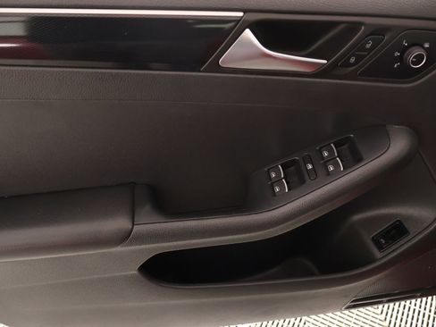 Used 2016 Volkswagen Jetta SEL w/ Lighting Package image 16