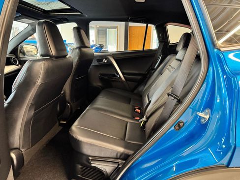 Used 2018 Toyota RAV4 SE AWD/4WD image 21