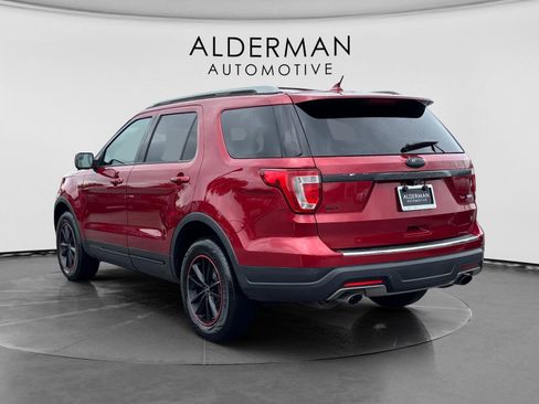 Used 2018 Ford Explorer XLT w/ Equipment Group 202A AWD/4WD image 3