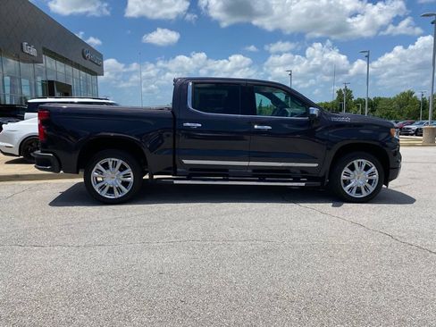 Used 2023 Chevrolet Silverado 1500 High Country w/ High Country Premium Package AWD/4WD image 9