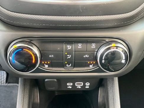 Used 2023 Chevrolet TrailBlazer LT FWD image 32