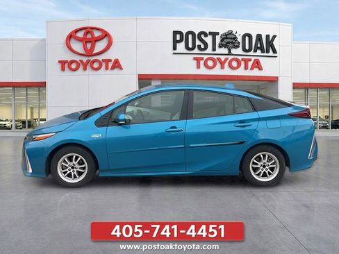 Used 2017 Toyota Prius Prime Premium FWD image 4
