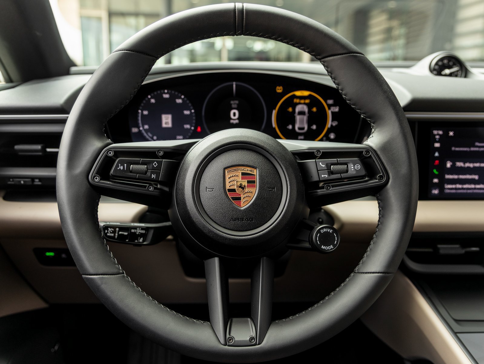 Certified 2025 Porsche Macan 4S Electric AWD/4WD image 28