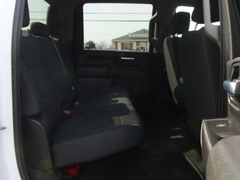 Used 2020 Chevrolet Silverado 2500 Custom w/ Custom Value Package image 12