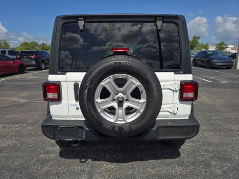 Used 2018 Jeep Wrangler Unlimited Sport S AWD/4WD image 5