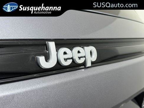 New 2025 Jeep Grand Cherokee Limited image 19