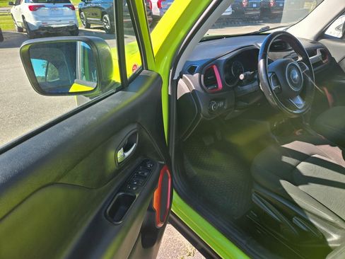 Used 2017 Jeep Renegade Trailhawk image 6