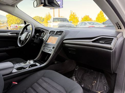 Used 2019 Ford Fusion SE FWD image 21