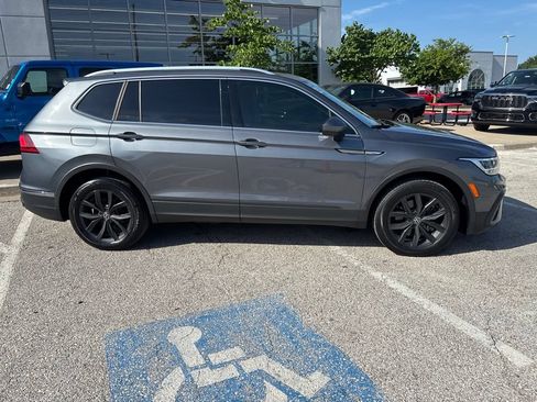 Used 2024 Volkswagen Tiguan SE AWD/4WD image 35