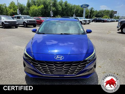 Used 2022 Hyundai Elantra Limited w/ Preferred Accessory Package FWD image 9