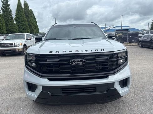 Used 2025 Ford Expedition Platinum w/ Stealth Appearance Package AWD/4WD image 2