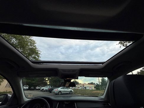 Used 2014 BMW 750Li RWD image 25