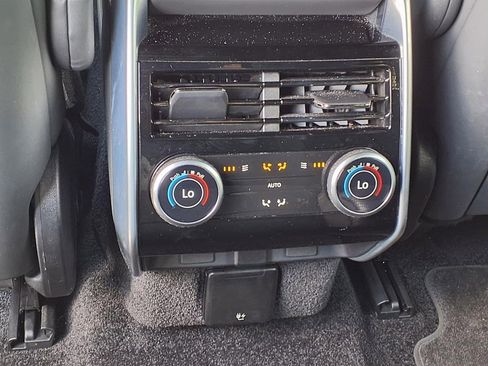 Used 2025 Land Rover Range Rover Long Wheelbase SE image 16