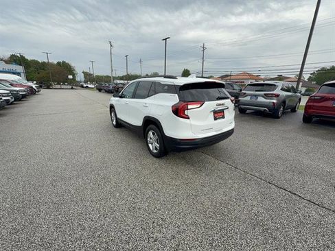 Used 2024 GMC Terrain SLE w/ Driver Convenience Package AWD/4WD image 3