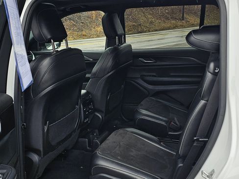 Used 2023 Jeep Grand Cherokee L Laredo image 22