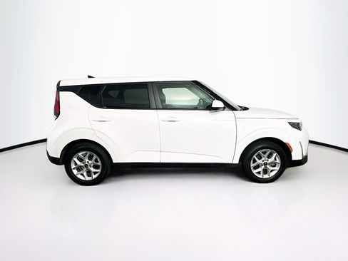 Used 2025 Kia Soul LX w/ LX Technology Package FWD image 10