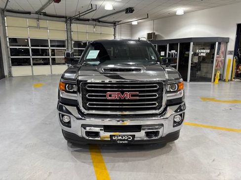 Used 2018 GMC Sierra 2500 SLT w/ Duramax Plus Package AWD/4WD image 3