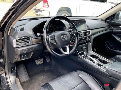 Used 2018 Honda Accord Touring image 14