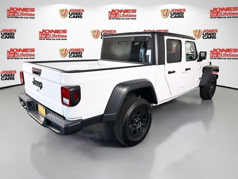 Used 2024 Jeep Gladiator Sport AWD/4WD image 14