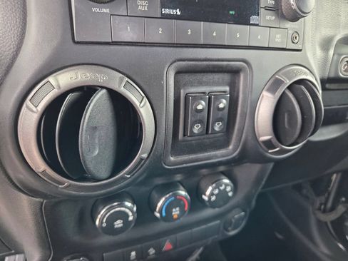 Used 2017 Jeep Wrangler Sport w/ Connectivity Group AWD/4WD image 22