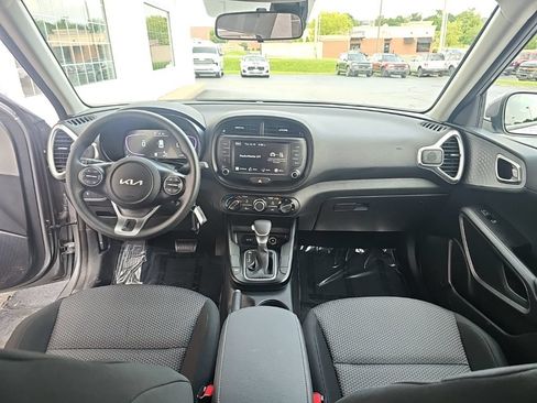 Used 2025 Kia Soul LX FWD image 12