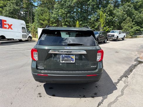 Used 2023 Ford Explorer XLT AWD/4WD image 6