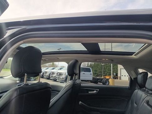 Used 2019 Ford Edge Titanium w/ Equipment Group 301A AWD/4WD image 19