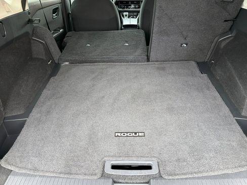 Used 2023 Nissan Rogue SV image 15