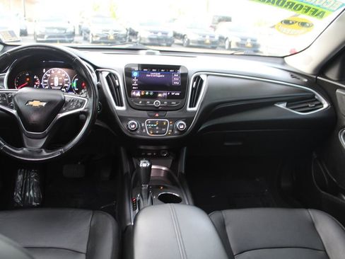 Used 2019 Chevrolet Malibu Hybrid w/ Leather Package FWD image 32